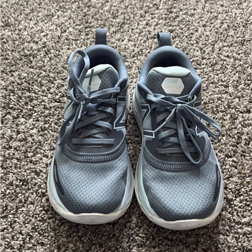 New Balance Gray Athletic Shoes with Breathable Mesh and Cushioned Soles